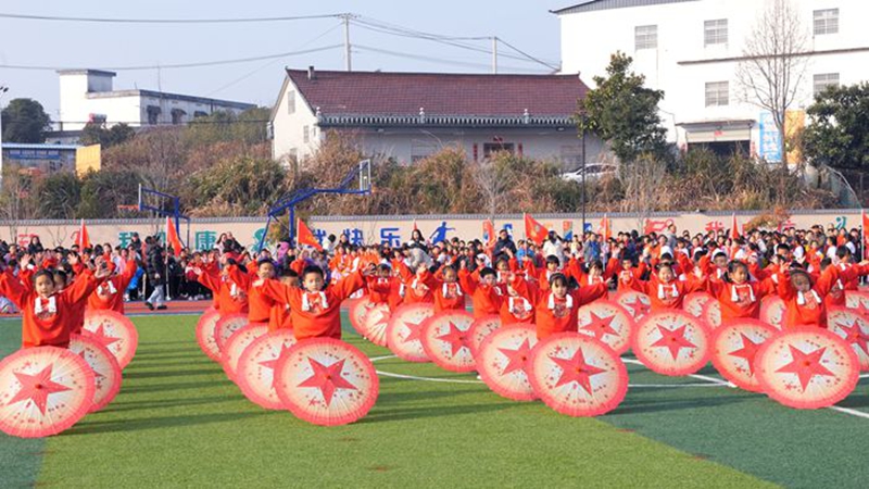 九游体育：潜山市潘铺中心小学成功举办冬季运动会(图2)