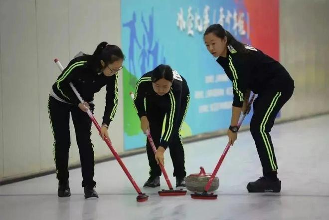 九游体育网站：陈芋汐、诸韵颖助力全民冰雪热第十二届全国大众冰雪季上海分会场启动(图11)