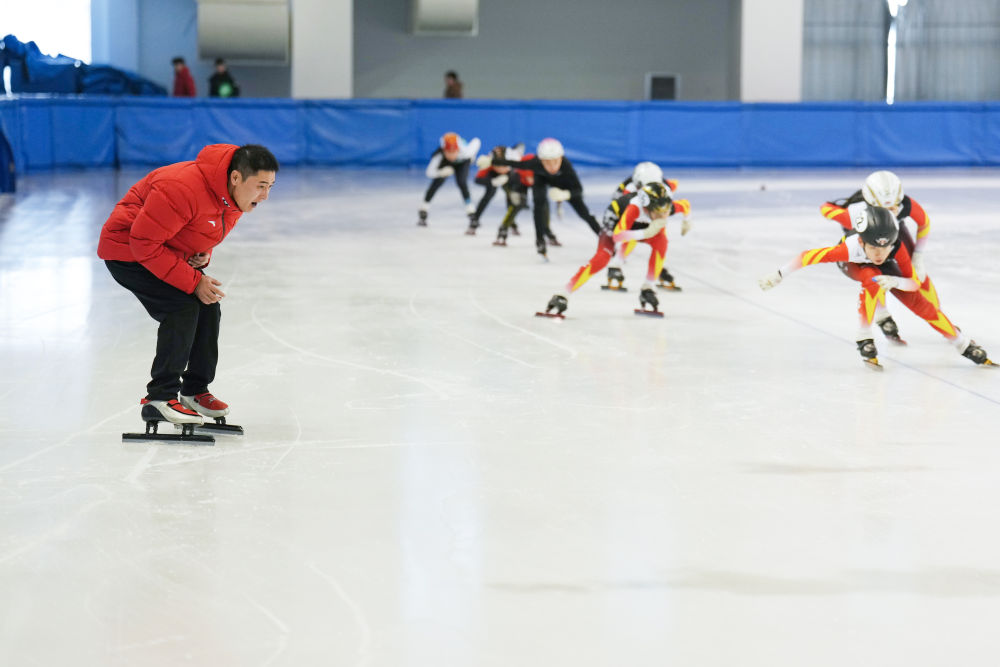 九游体育网站：镜观·回响｜让冰天雪地成为金山银山(图3)