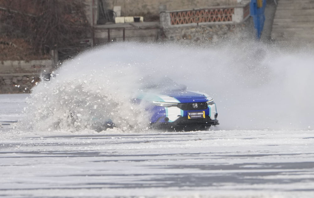 九游体育网站：镜观·回响｜让冰天雪地成为金山银山(图1)
