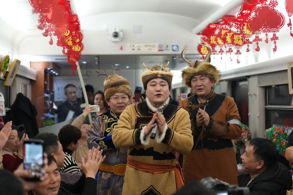 九游体育网站：镜观·回响｜让冰天雪地成为金山银山(图8)