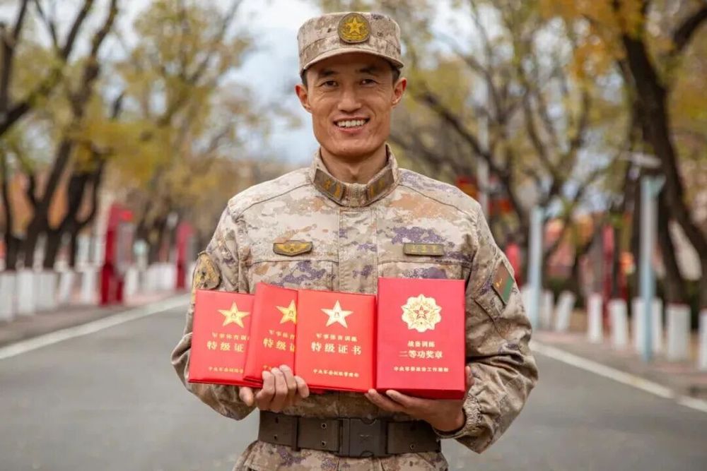 九游体育：新调整组建9年来这支连队7名官兵荣立二等功！(图5)