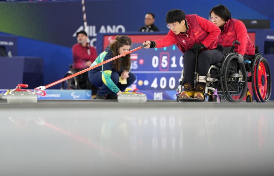 九游体育网站:“我们同心合一”——中国队圆梦冬残奥首枚轮椅冰壶混双金牌(图2)