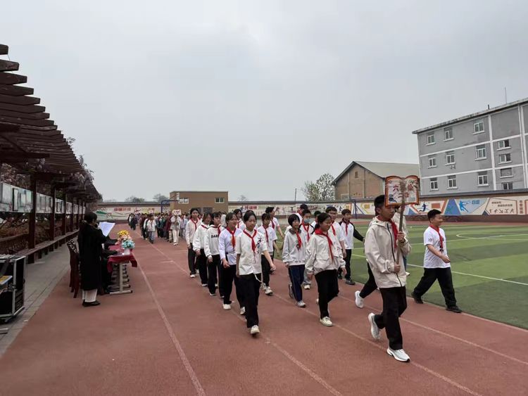 青春逐梦赛场运动点亮校园——灞桥区新建小学2026年春季运动会落幕(图1)