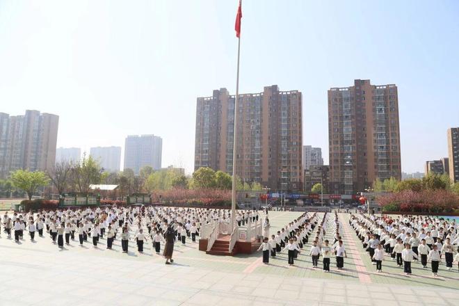 【健康向未来少年竞风采】——信阳市羊山外国语小学2026年春季田径暨趣味运动会(图9)