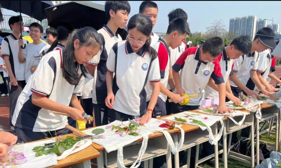 【党建引领强校工程】同心逐梦民族情趣享运动迎盛会丨柳州市第三十九中学庆祝广西三月三活动暨2026年春季运动会顺利落幕！(图1)