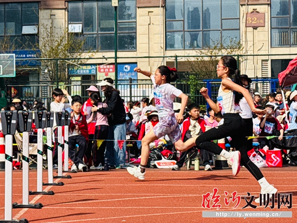 九游体育网站：兰山：金雀山小学举行2026年春季田径运动会(图2)