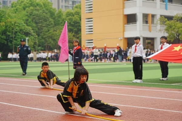 九游体育网站：骏马奔腾展风采活力校园绽光芒——合肥市育新小学2026年春季田径运动会圆满落幕(图3)