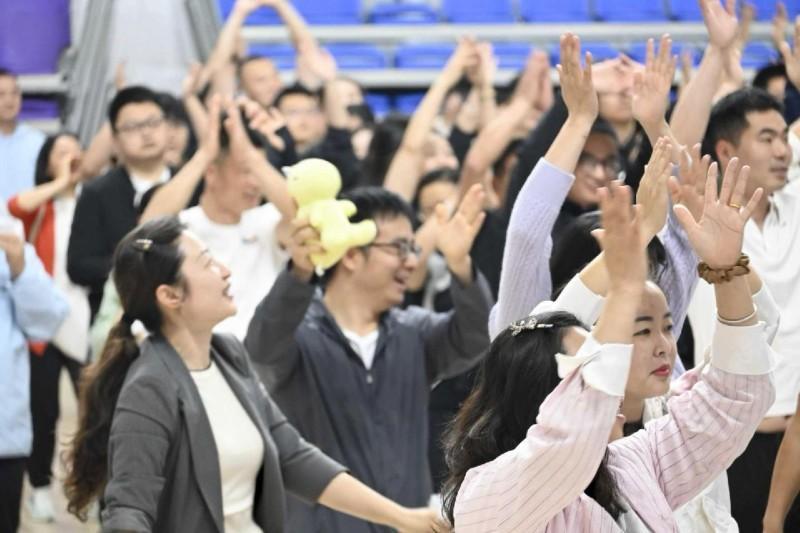 宜宾市翠屏区举办2026年庆“五一”国际劳动节干部职工趣味运动会(图2)