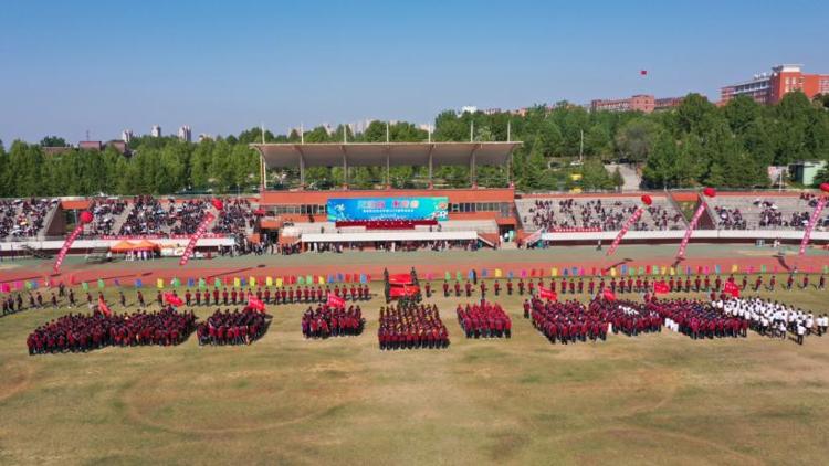 九游体育网站：莱芜职业技术学院举行2026年春季运动会(图2)