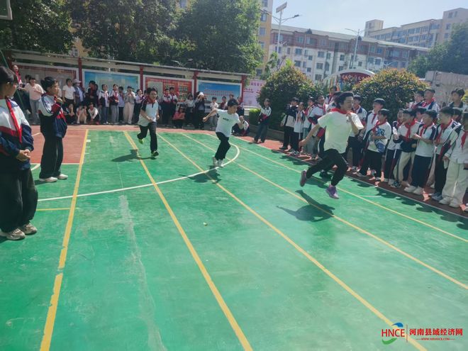 九游体育网站：商丘市示范区和乐小学2026年春季运动会圆满举行(图7)