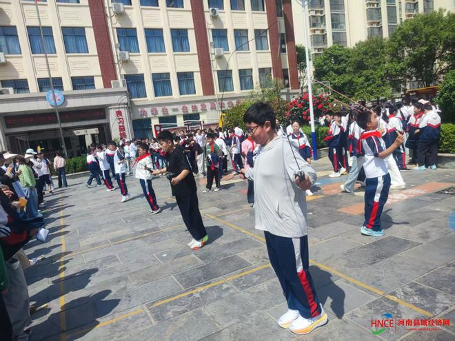 九游体育网站：商丘市示范区和乐小学2026年春季运动会圆满举行(图4)
