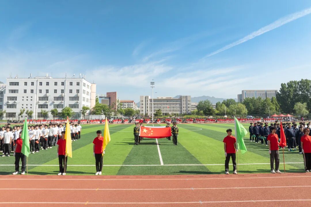 九游体育：山东服装职业学院2026年田径运动会开幕！(图3)