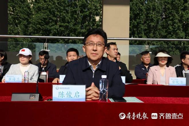 九游体育网站：菏泽信息工程学校2026年春季运动会隆重开幕(图2)