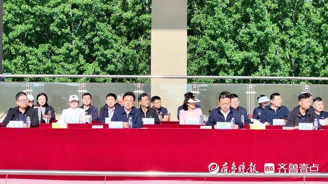 九游体育网站：菏泽信息工程学校2026年春季运动会隆重开幕(图1)