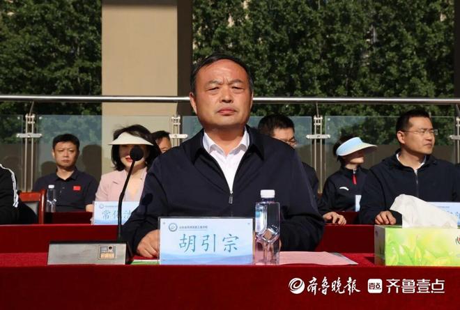 九游体育网站：菏泽信息工程学校2026年春季运动会隆重开幕(图5)